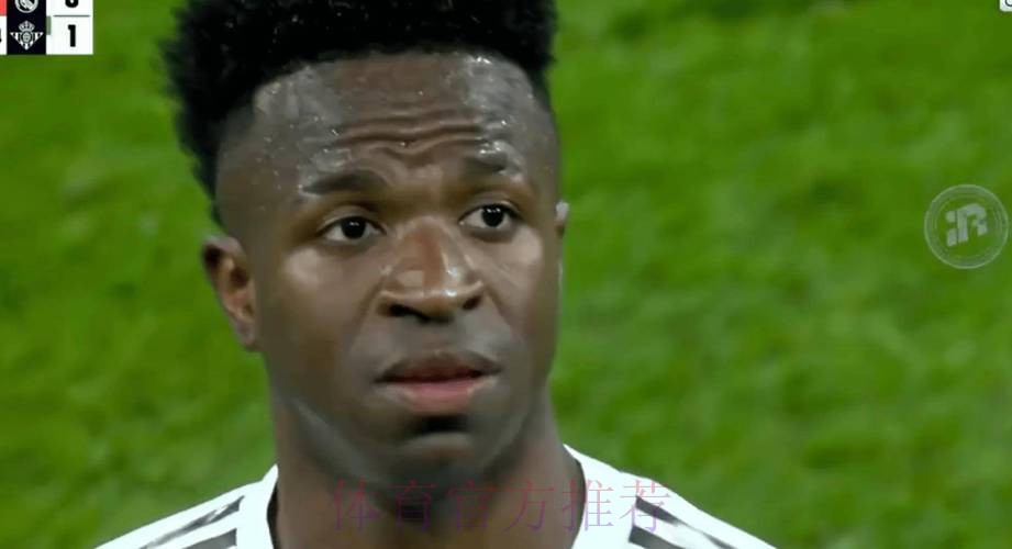 近18场0球!1.5亿巨星再遭皇马球迷狂嘘 被换下黑脸+赛后径直离场 近18场0球!1.5亿巨星再遭皇马球迷狂嘘 被换下黑脸+赛后径直离场