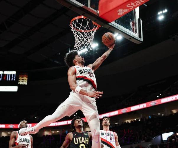 克林根抢下前场篮板 背转身上篮打进